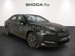 Negro Usado 2023 Skoda Superb SportLine Berlina | 30.990 € (Precio justo)
