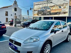 Gris / plata Usado 2011 Fiat Punto Active Utilitario | 4490 € (Precio justo)