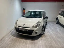 Blanco Usado 2009 Renault Clio II Authentique Berlina | 4490 € (Precio justo)