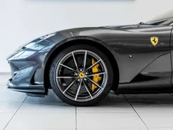 Gris Usado 2023 Ferrari 812 Descapotable | 440.000 €