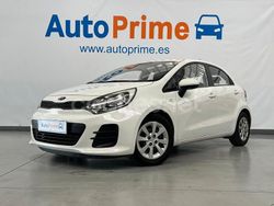 Blanco Usado 2015 Kia Rio Berlina | 7470 € (Precio justo)