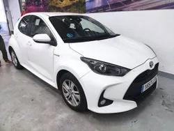 Blanco Usado 2021 Toyota Yaris Hybrid Active Berlina | 18.190 € (Precio justo)
