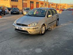 Gris / plata Usado 2003 Ford Focus Trend Berlina | 2495 € (Precio justo)