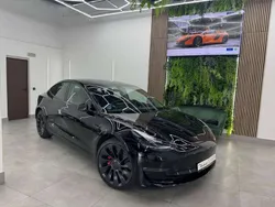 Negro Usado 2023 Tesla Model 3 Performance Berlina | 40.990 € (Un poco caro)