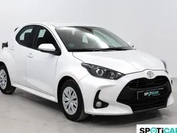 Blanco Usado 2022 Toyota Yaris Business Edition Utilitario | 15.990 € (Un poco caro)