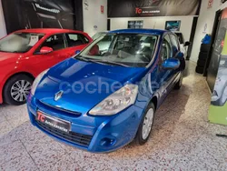 Azul Usado 2012 Renault Clio III Collection Berlina | 5990 €