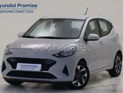 Gris / plata Usado 2024 Hyundai i10 Utilitario | 14.890 € (Precio justo)