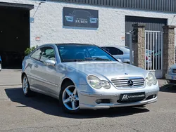 Gris / plata Usado 2009 Mercedes C200 Berlina | 3600 €