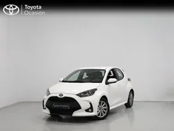 Blanco Usado 2024 Toyota Yaris Hybrid Active Berlina | 22.900 € (Un poco caro)