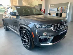 Gris / plata Nuevo 2024 Jeep Grand Cherokee Summit SUV | 86.935 € (Precio justo)