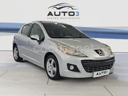 Gris / plata Usado 2012 Peugeot 207 Allure Berlina | 8490 € (Caro)