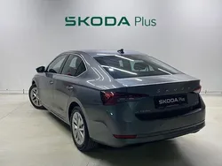 Gris / plata Usado 2024 Skoda Octavia Selection Berlina | 25.500 € (Precio justo)