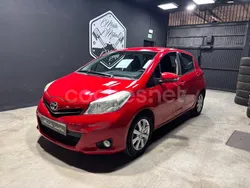 Rojo Usado 2013 Toyota Yaris Active Berlina | 6500 € (Buen precio)