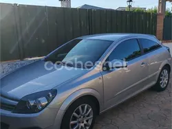 Gris / plata Usado 2005 Opel Astra GTC Sport Berlina | 4990 €