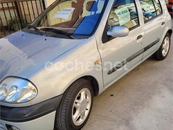 Gris / plata Usado 2000 Renault Clio II Berlina | 2100 € (Precio justo)