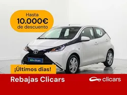Blanco Usado 2017 Toyota Aygo X-play Utilitario | 8090 € (Precio justo)