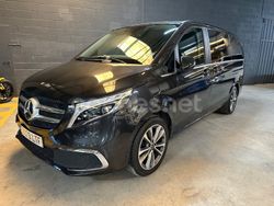 Gris / plata Usado 2021 Mercedes V220 Avantgarde Monovolumen | 63.999 €