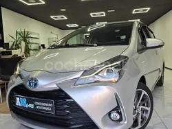 Gris / plata Usado 2020 Toyota Yaris Hybrid Style Berlina | 14.590 € (Super precio)