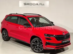 Rojo Usado 2024 Skoda Karoq SportLine SUV | 40.900 €