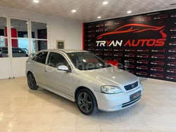 Gris / plata Usado 2002 Opel Astra Edition Berlina | 2499 € (Precio justo)