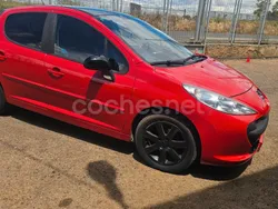 Rojo Usado 2010 Peugeot 207 Berlina | 4000 € (Precio justo)