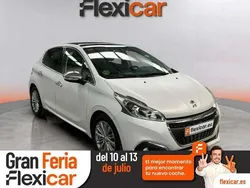 Blanco Usado 2017 Peugeot 208 Allure Utilitario | 8890 € (Precio justo)
