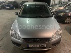 Gris / plata Usado 2005 Ford Focus Trend Berlina | 3850 € (Buen precio)