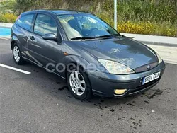 Gris / plata Usado 2004 Ford Focus Trend Berlina | 1500 € (Buen precio)