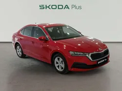 Rojo Usado 2023 Skoda Octavia Ambition Utilitario | 22.890 € (Precio justo)