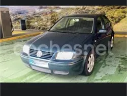 Verde Usado 2002 VW Bora Trendline Berlina | 3000 €