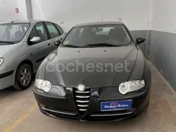 Negro Usado 2003 Alfa Romeo 147 Distinctive Utilitario | 2790 € (Un poco caro)
