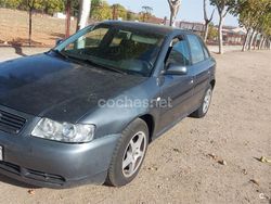 Gris / plata Usado 2001 Audi A3 Ambiente Berlina | 2400 € (Buen precio)