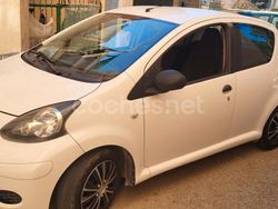 Blanco Usado 2010 Toyota Aygo Utilitario | 2950 € (Precio justo)
