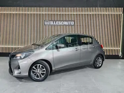 Gris / plata Usado 2015 Toyota Yaris Advance Berlina | 11.900 € (Precio justo)