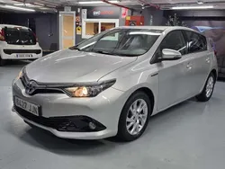 Gris / plata Usado 2015 Toyota Auris Hybrid Advance Berlina | 11.995 € (Precio justo)