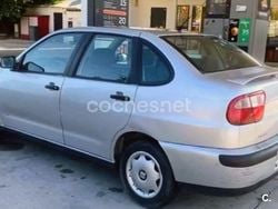 Gris / plata Usado 2000 Seat Cordoba Stella Berlina | 1850 € (Precio justo)