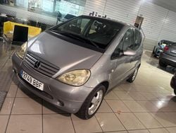 Gris Usado 2000 Mercedes A140 Classic | 3800 €