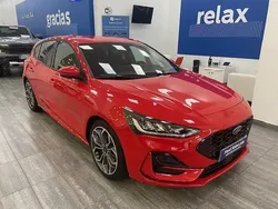 Rojo Usado 2024 Ford Focus ST-Line X Berlina | 21.995 € (Precio justo)