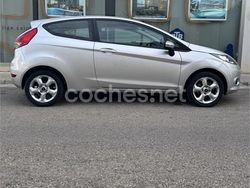 Gris / plata Usado 2009 Ford Fiesta Trend Utilitario | 6000 € (Precio justo)