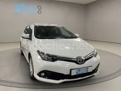 Blanco Usado 2015 Toyota Auris Active Berlina | 10.975 € (Buen precio)