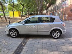 Gris / plata Usado 2004 Opel Astra Cosmo Berlina | 2900 € (Un poco caro)