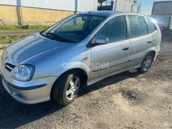 Gris / plata Usado 2003 Nissan Almera Tino Visia Monovolumen | 2300 €