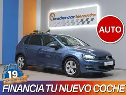 Azul Usado 2017 VW Golf VII Advance Berlina | 16.900 €