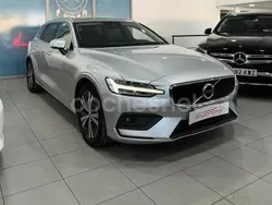 Gris / plata Usado 2020 Volvo V60 Momentum Familiar | 25.290 € (Precio justo)