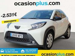 Blanco Usado 2024 Toyota Aygo Play Utilitario | 12.819 € (Precio justo)