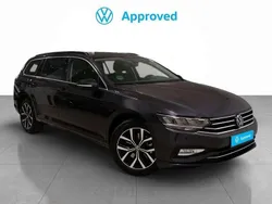 Gris Usado 2023 VW Passat Executive Familiar | 36.900 € (Caro)