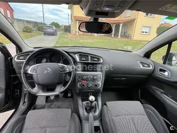 Negro Usado 2015 Citroën C4 Attraction Berlina | 5500 € (Precio justo)