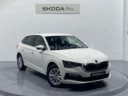Blanco Usado 2023 Skoda Scala Selection Utilitario | 17.500 € (Precio justo)