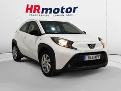Blanco Usado 2024 Toyota Aygo Play Utilitario | 15.790 € (Un poco caro)