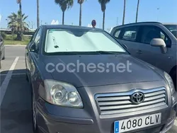 Gris / plata Usado 2004 Toyota Avensis Sol Berlina | 4849 € (Precio justo)